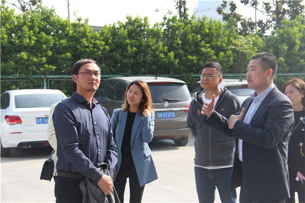 企業(yè)代表考察百代 企業(yè)代表考察百代